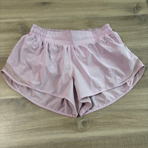 Lululemon Hotty Hot Low-Rise Lined Short 2.5" Pink Women Size 6 - Picture 1 of 5